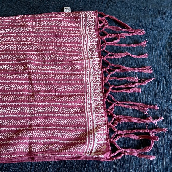 Sudha Pennathur Accessories - Sudha burgundy , white cotton scarf. Hand printed